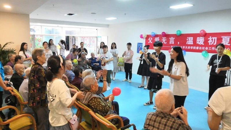 静安区老年食堂菜价表的背后：关注老年饮食健康的关键点**